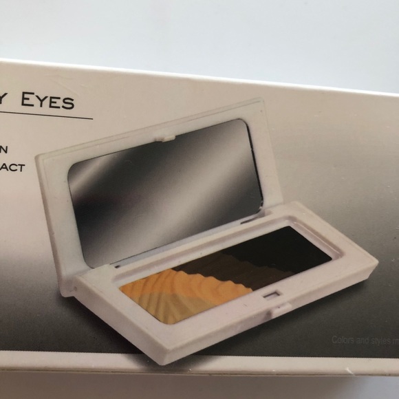 ME Makeover Essentials Lashing Out & Bonus Pallet - Picture 3 of 6